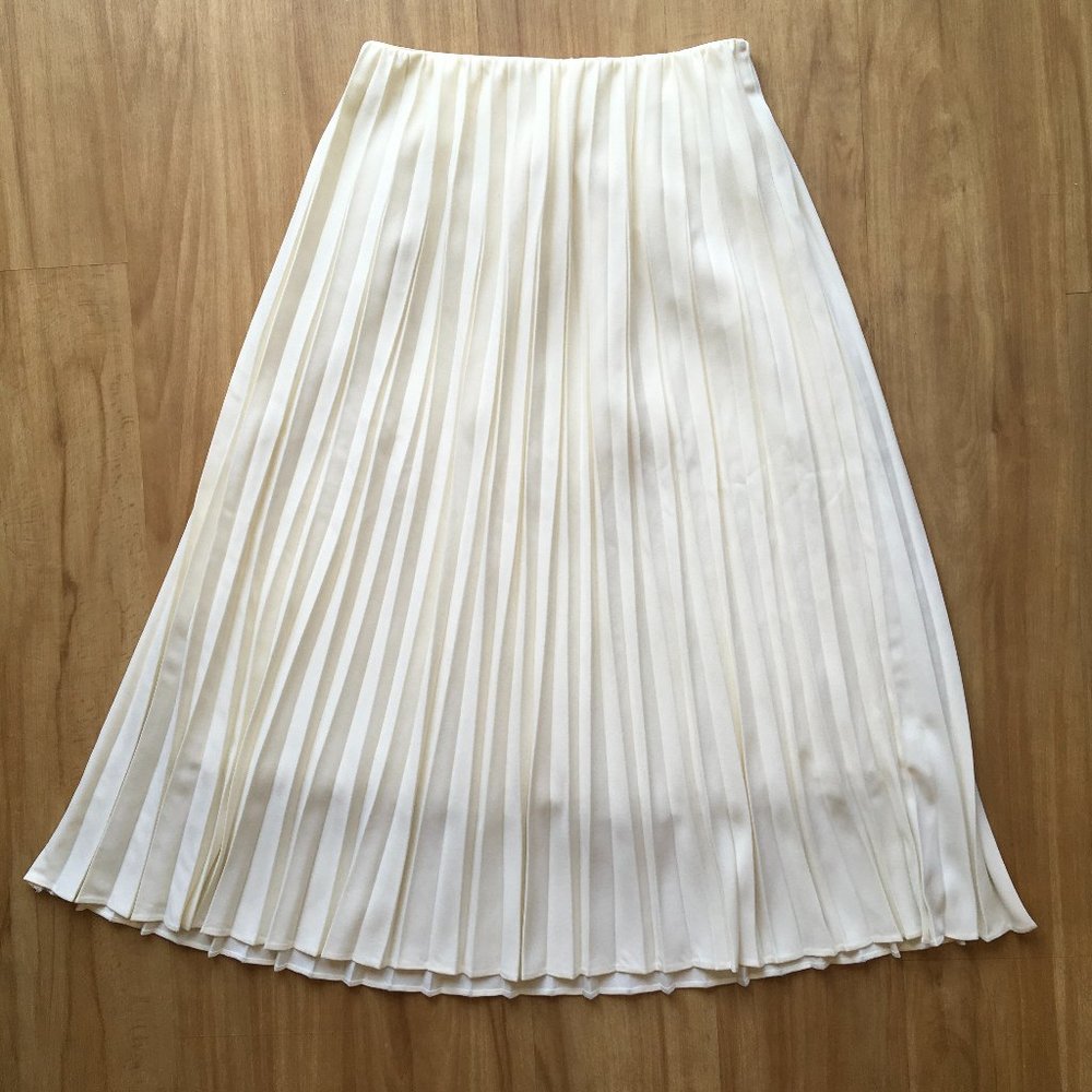 Uniqlo creamy white pleated midi skirt (fits like XS/S)